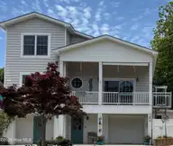 105 SE 17th Street, Oak Island, NC 28465 — 4-bedroom home in Tranquil Harbor, Oak Island, NC, photo 2 of 72: IMG_4402