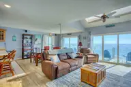 2362 New River Inlet Road, North Topsail Beach, NC 28460 — 4-bedroom waterfront townhome in New River Beach Club, North Topsail Beach, NC, photo 15 of 49: 2362 New River Inlet Road - Interiors -