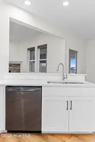 400 S Kingfisher Lane S, Hampstead, NC 28443 — 3-bedroom waterfront home in Tidewater Landing, Hampstead, NC, photo 15 of 65: 016_400_kingfisher_lane_south_-14_256