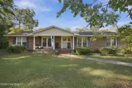 309 Willowbrook Court, New Bern, NC 28562 — 4-bedroom home in River Bend, New Bern, NC, photo 3 of 56: 3-web-or-mls-0C0A9194