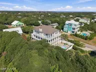 101 Jackson Avenue, Emerald Isle, NC 28594 — 4-bedroom waterfront home in Jefferson Place, Emerald Isle, NC, photo 8 of 61: 101 Jackson Ave