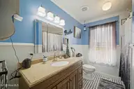 116 Zack Circle, Elizabeth City, NC 27909 — 4-bedroom manufactured home in Oak Stump Acres, Elizabeth City, NC, photo 13 of 27: hall bath