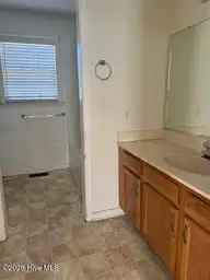 1213 Brentwood Drive, Kinston, NC 28501 — 3-bedroom home in Brentwood, Kinston, NC, photo 10 of 11: bath 2