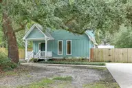 237 W Bedford Road, Wilmington, NC 28411 — 3-bedroom home in Queens Point, Wilmington, NC, photo 3 of 27: 002_img_9084_157