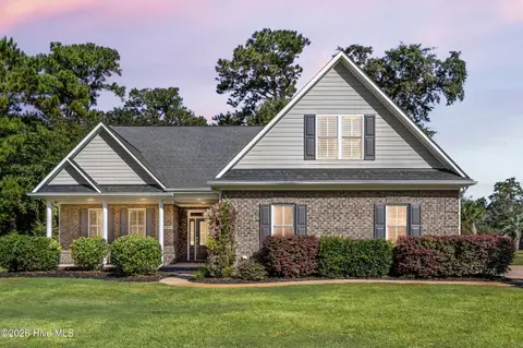 323 Crown Pointe Dr, Hampstead