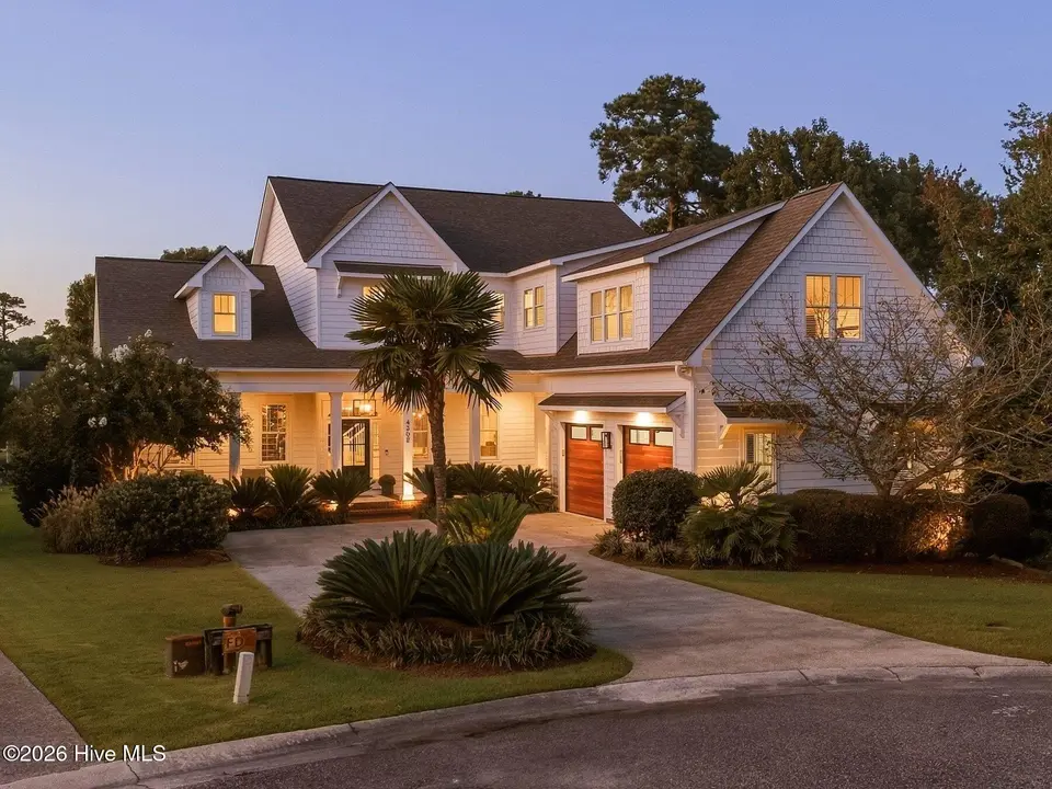 4302 Lauralis Bluff Court, Wilmington, NC 28409 — 5-bedroom waterfront home in Trails End, Wilmington, NC, photo 1 of 64: 006_4302_lauralis_bluff_court-6_654
