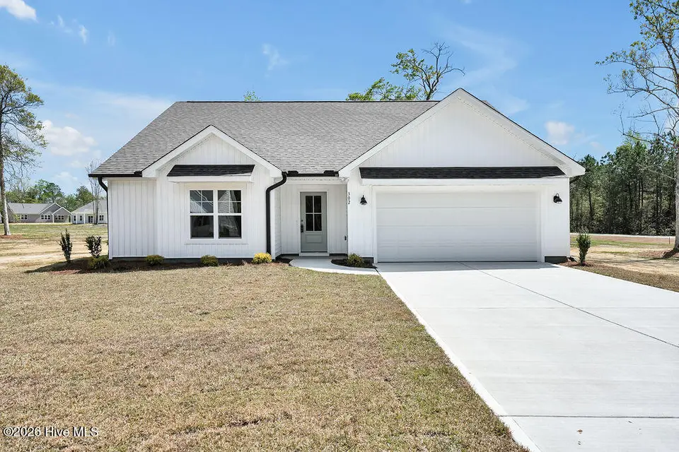 302 Riva Ridge, Burgaw, NC 28425 — 3-bedroom home in Pike Landing, Burgaw, NC, photo 1 of 28: 302RivaRidge-1