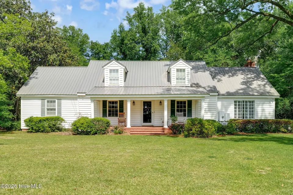 218 N Duplin Street, Wallace, NC 28466 — 4-bedroom home, Wallace, NC, photo 1 of 44: 218duplin-036