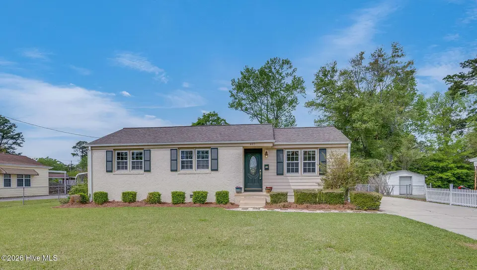 405 Seminole Trail, Jacksonville, NC 28540 — 3-bedroom home in Northwoods, Jacksonville, NC, photo 1 of 48: DSC_8248