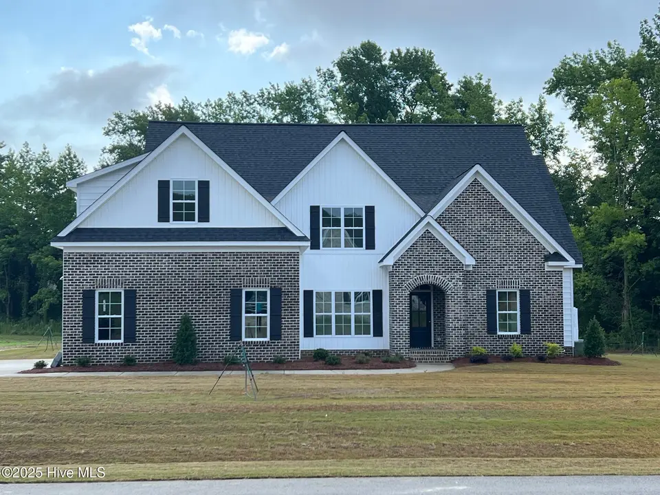 2855 Bates Branch Way, Grimesland, NC 27837 — 4-bedroom home in Winfield Village, Grimesland, NC, photo 1 of 31: IMG_1971