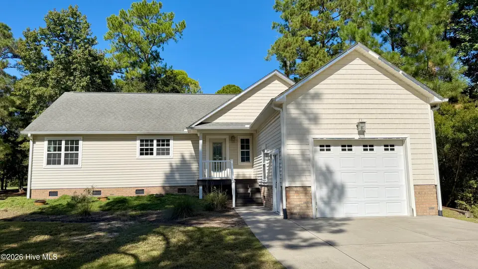 1114 Barkentine Drive, New Bern, NC 28560 — 3-bedroom waterfront home in Fairfield Harbour, New Bern, NC, photo 1 of 57: 1114 Barkentine Dr.