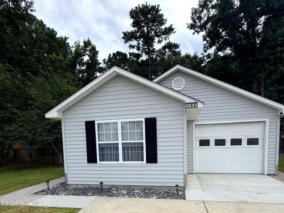 104 Spruce Court, New Bern, NC 28562 — 3-bedroom home in Forest Park, New Bern, NC, photo 1 of 47: IMG_1069