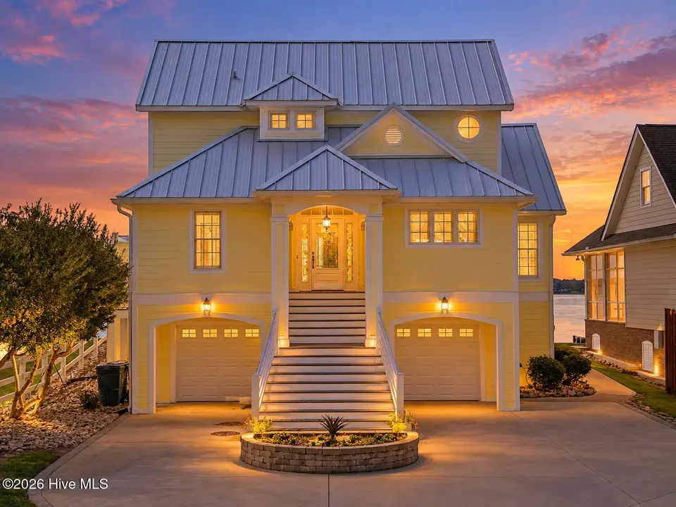 168 E River Acres Road, Washington, NC 27889 — 3-bedroom waterfront home in River Acres, Washington, NC, photo 1 of 50